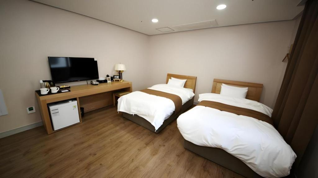 Hotel Aroha Jeju Согвипхо Экстерьер фото
