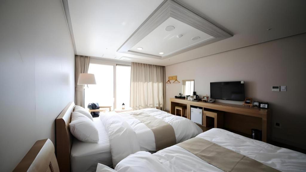 Hotel Aroha Jeju Согвипхо Экстерьер фото