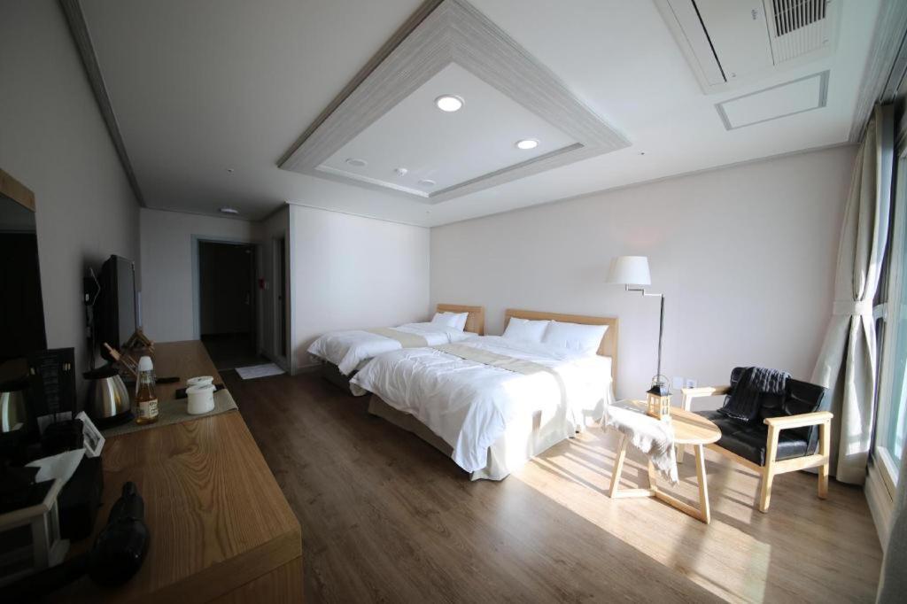 Hotel Aroha Jeju Согвипхо Экстерьер фото