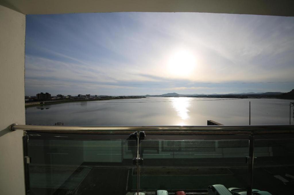 Hotel Aroha Jeju Согвипхо Экстерьер фото