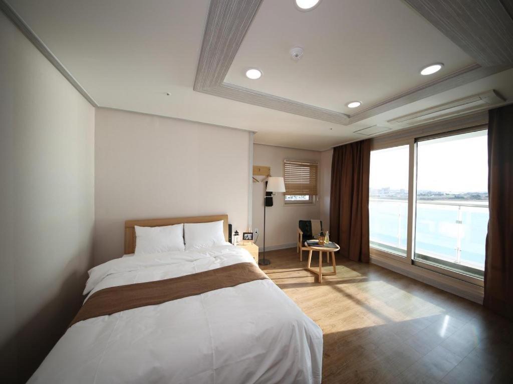 Hotel Aroha Jeju Согвипхо Экстерьер фото