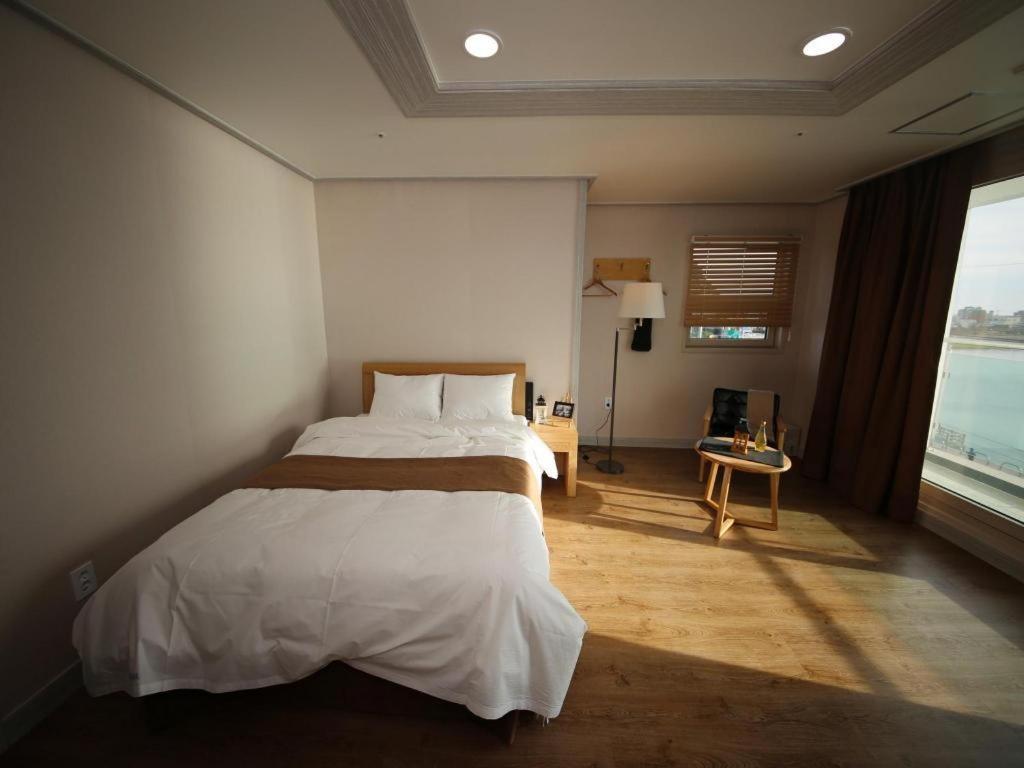 Hotel Aroha Jeju Согвипхо Экстерьер фото