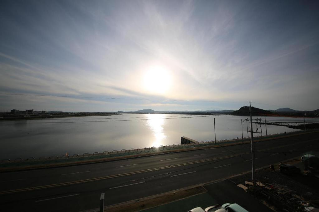 Hotel Aroha Jeju Согвипхо Экстерьер фото