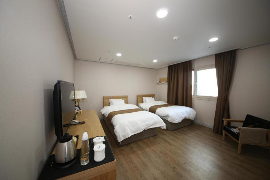 Hotel Aroha Jeju Согвипхо Экстерьер фото