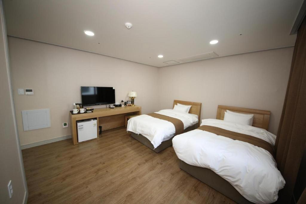 Hotel Aroha Jeju Согвипхо Экстерьер фото