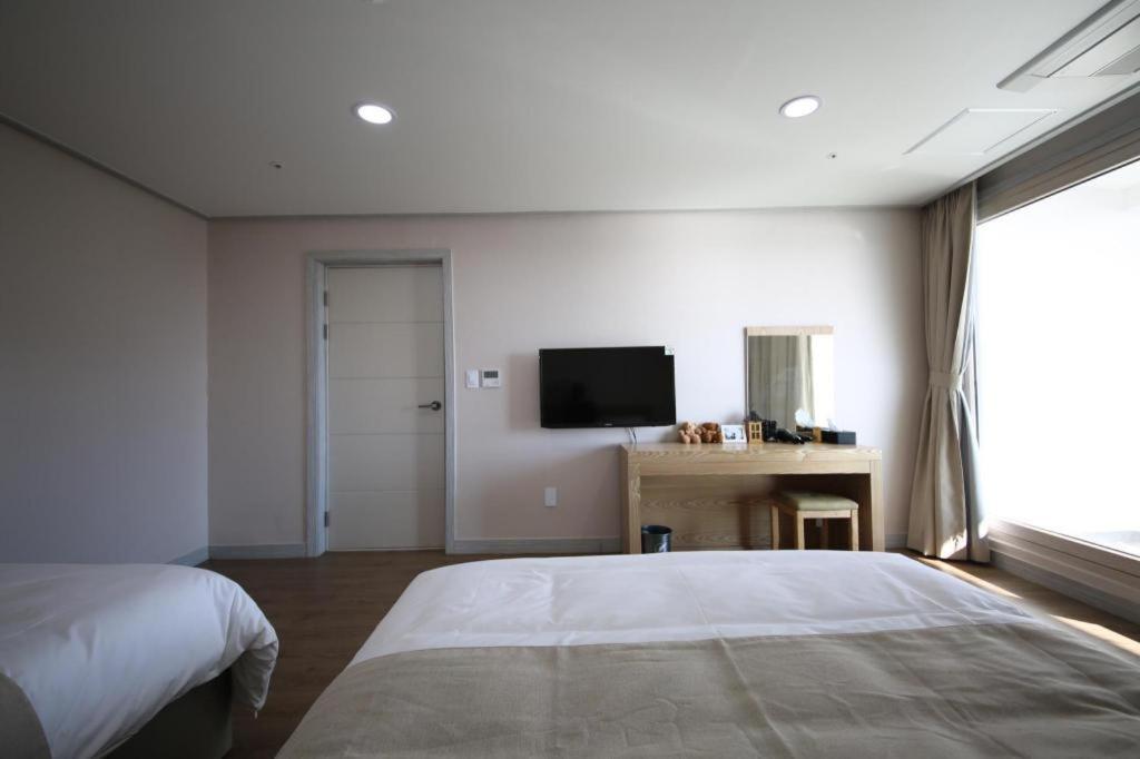 Hotel Aroha Jeju Согвипхо Экстерьер фото