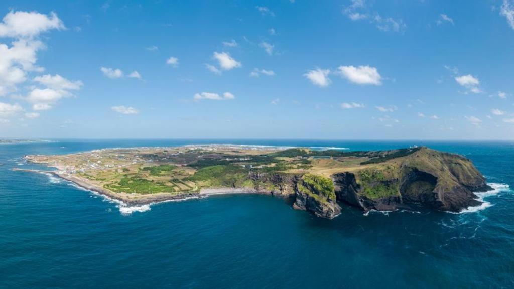 Hotel Aroha Jeju Согвипхо Экстерьер фото