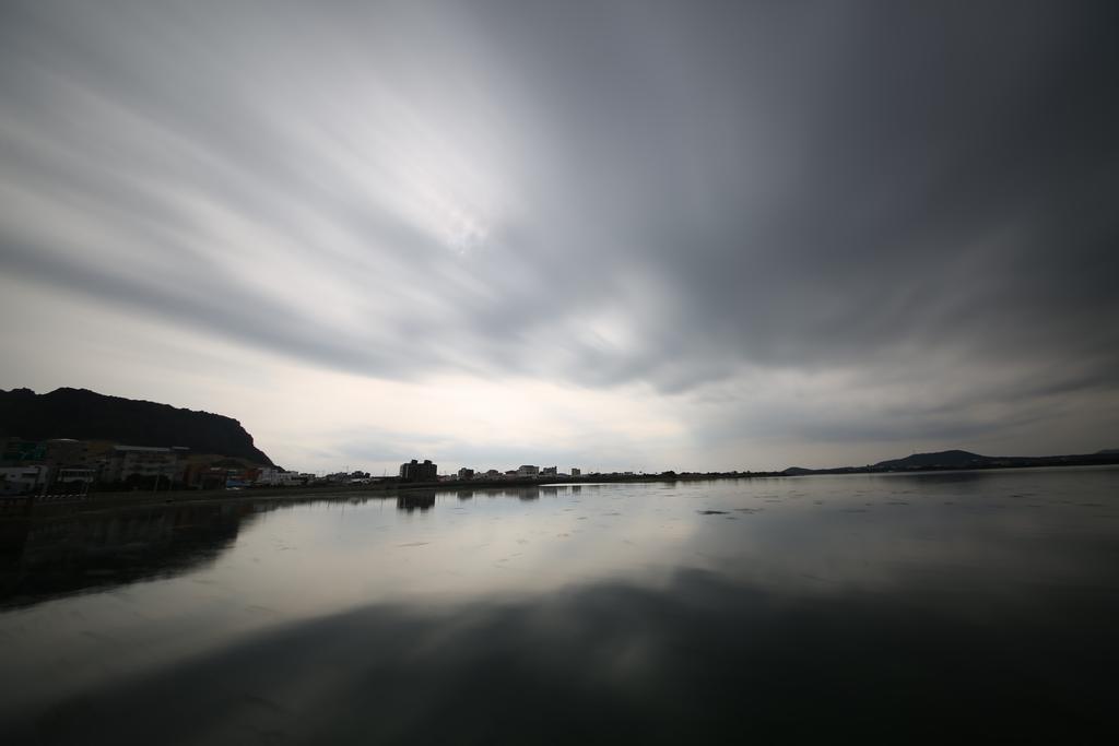 Hotel Aroha Jeju Согвипхо Экстерьер фото